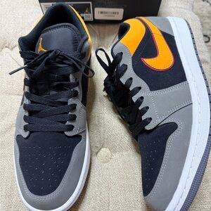 Jordan 1 low vivid orange/graphite size 8.5